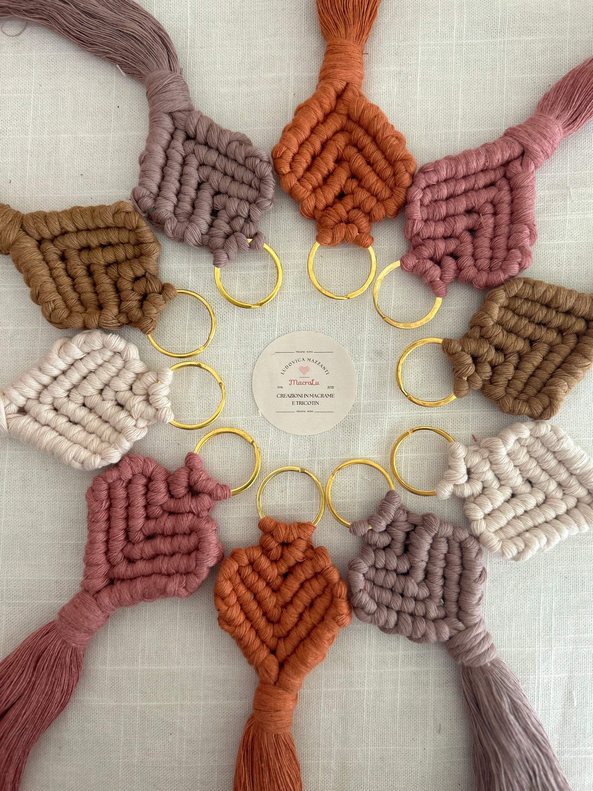 Portachiavi cuore in macramè - MacraLu di Ludovica Mazzanti