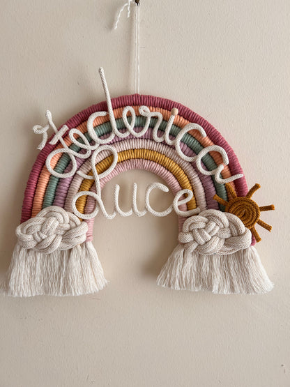Arcobaleno in Macrame con Nome in Tricotin - MacraLu di Ludovica Mazzanti