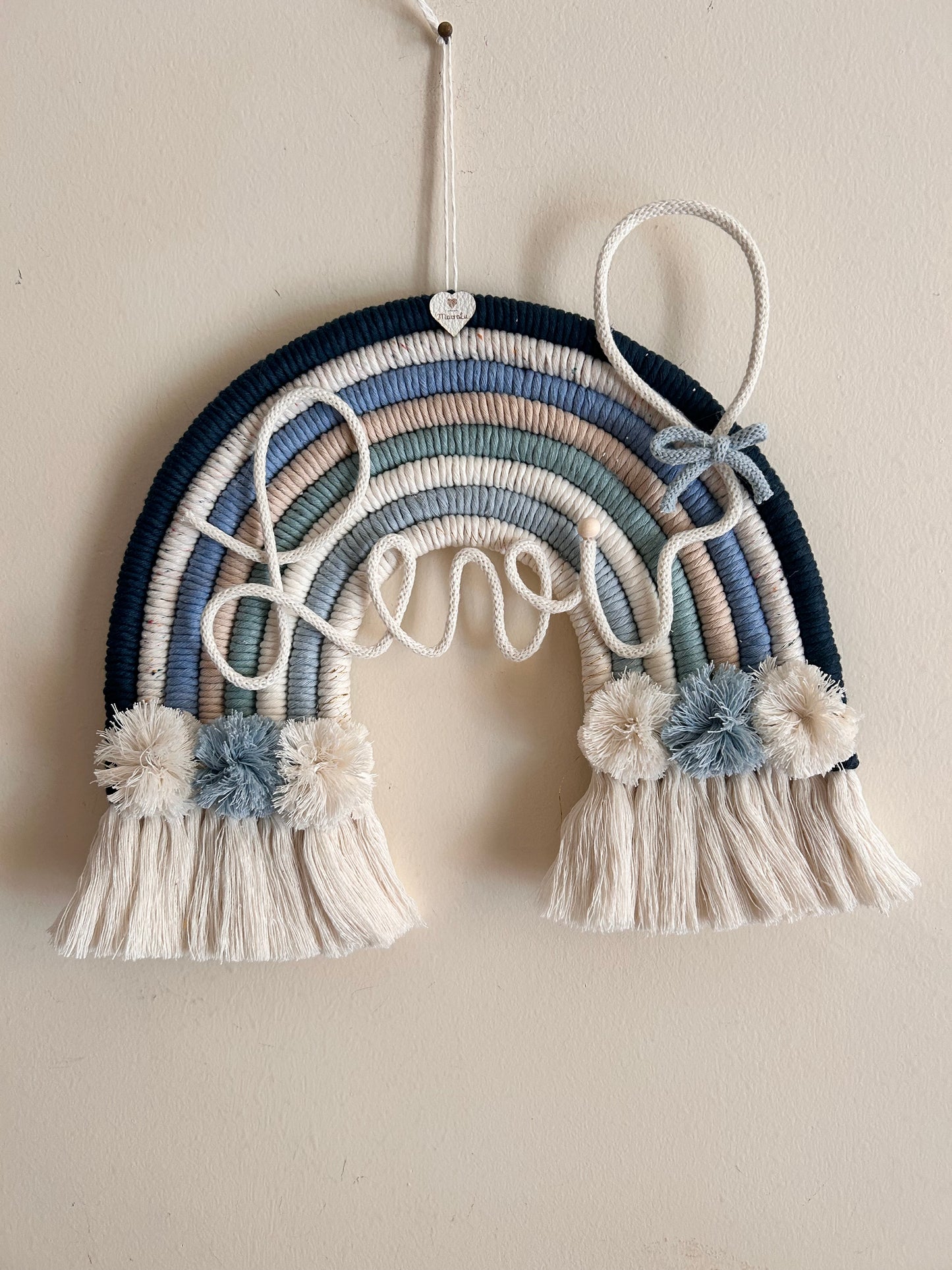 Arcobaleno in Macrame con Nome in Tricotin - MacraLu di Ludovica Mazzanti