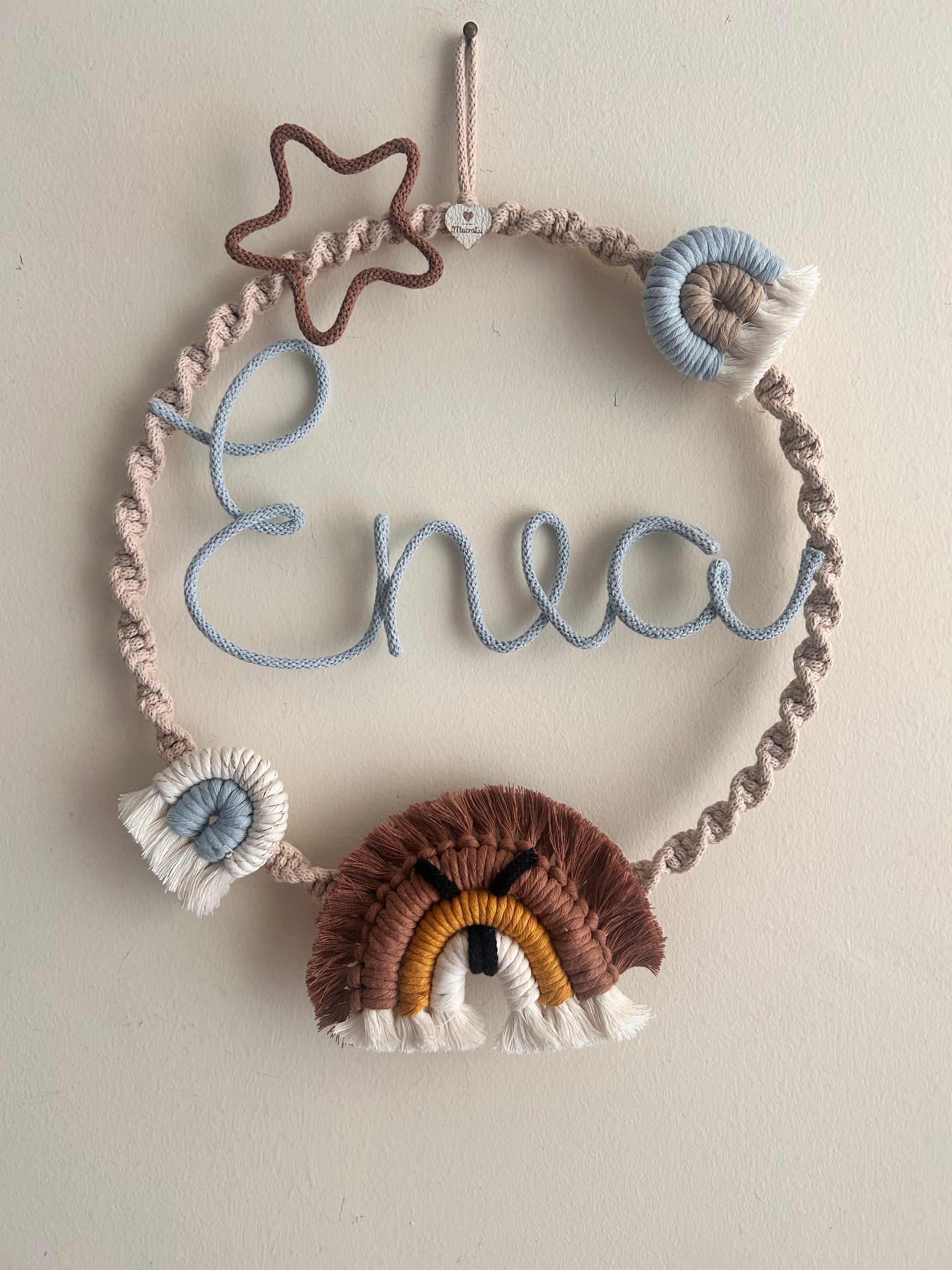 Fiocco nascita “Leone” con nome in Tricotin - MacraLu di Ludovica Mazzanti