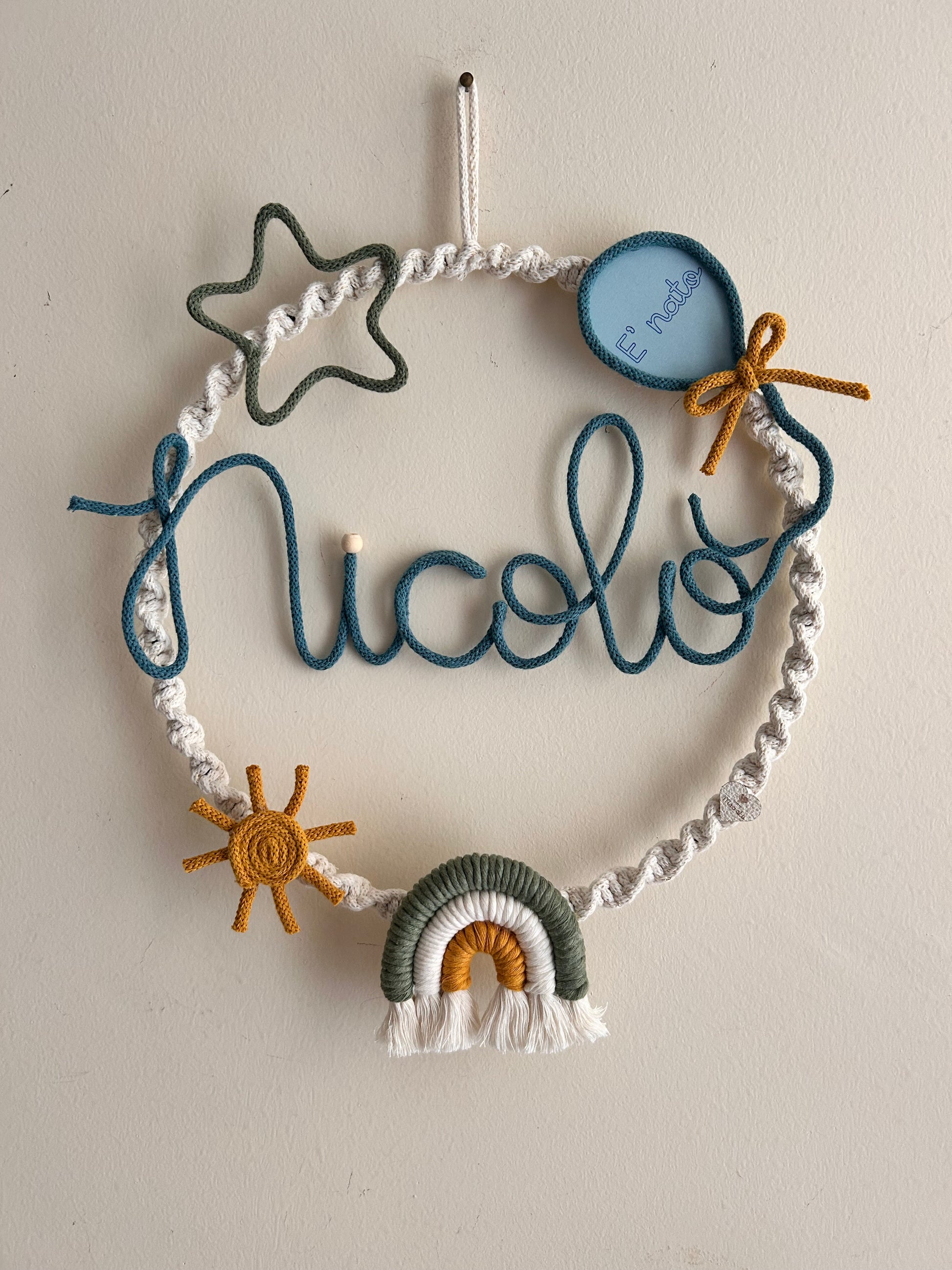 Fiocco nascita con nome in Tricotin - MacraLu di Ludovica Mazzanti