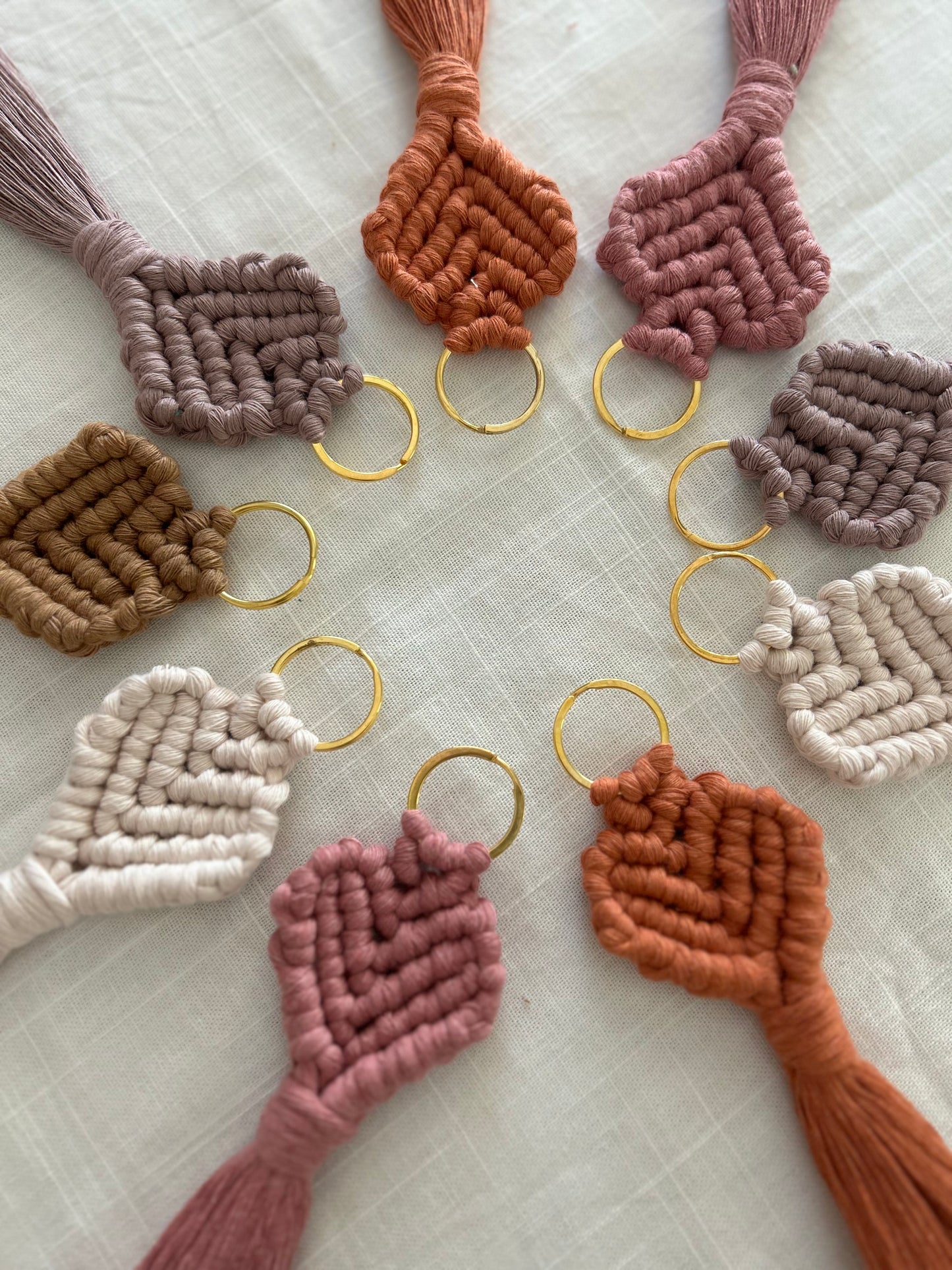 Portachiavi cuore in macramè - MacraLu di Ludovica Mazzanti