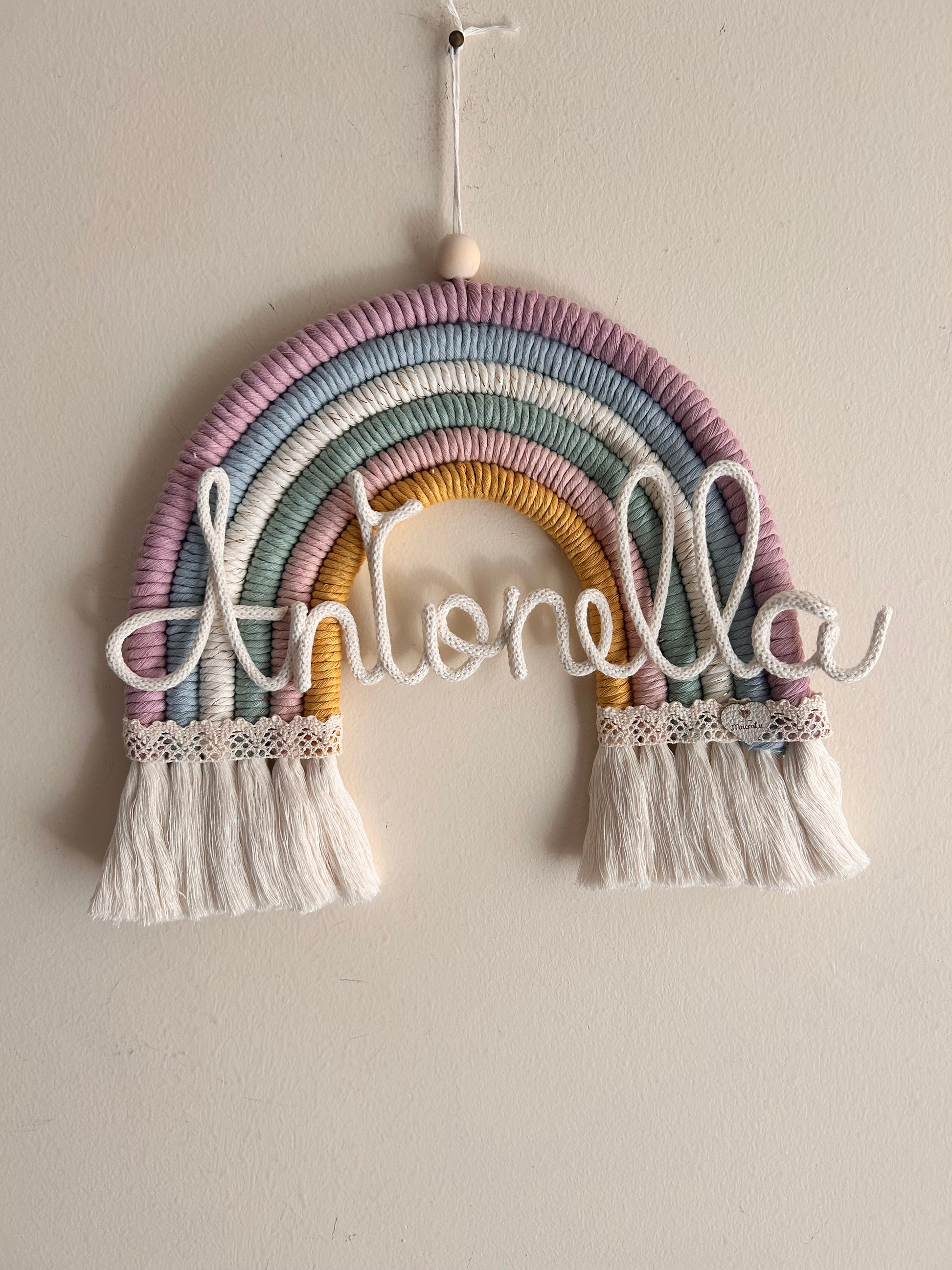 Arcobaleno in Macrame con Nome in Tricotin - MacraLu di Ludovica Mazzanti