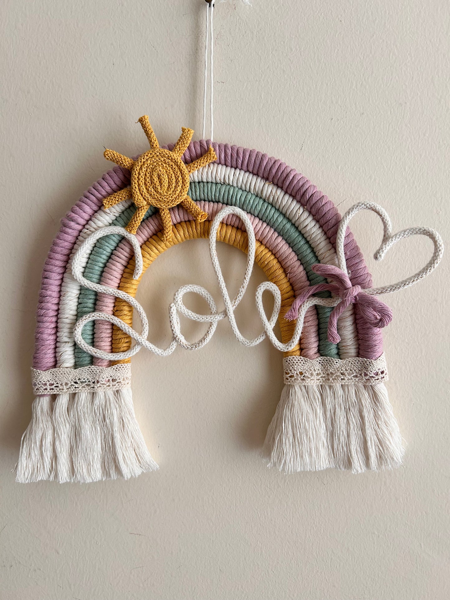 Arcobaleno in Macrame con Nome in Tricotin - MacraLu di Ludovica Mazzanti