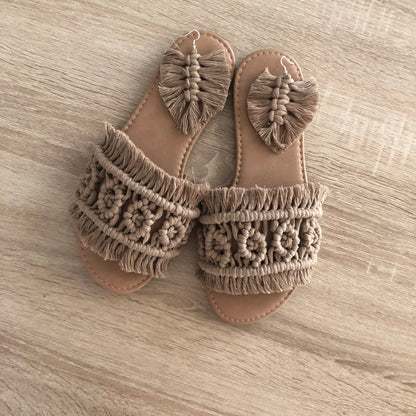 Macramé slipper