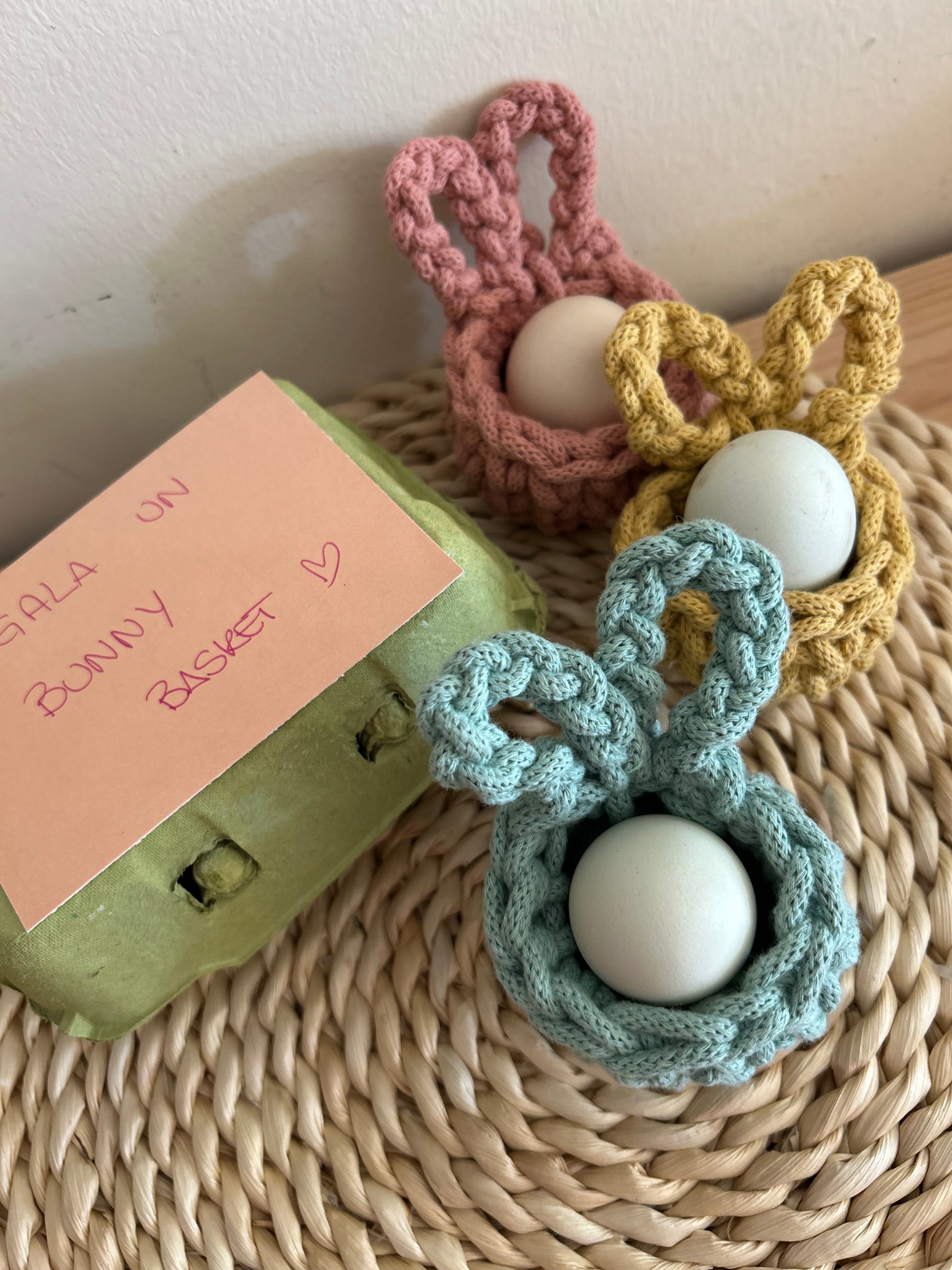 Portauovo Bunny uncinetto - MacraLu di Ludovica Mazzanti