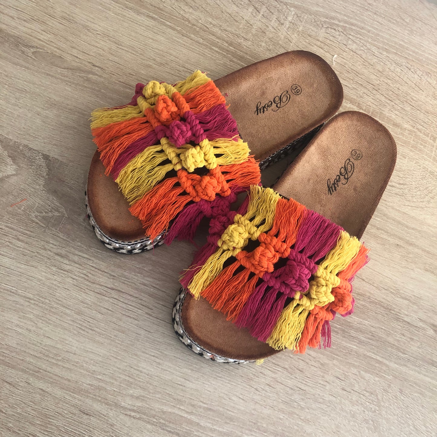 Macramé slipper