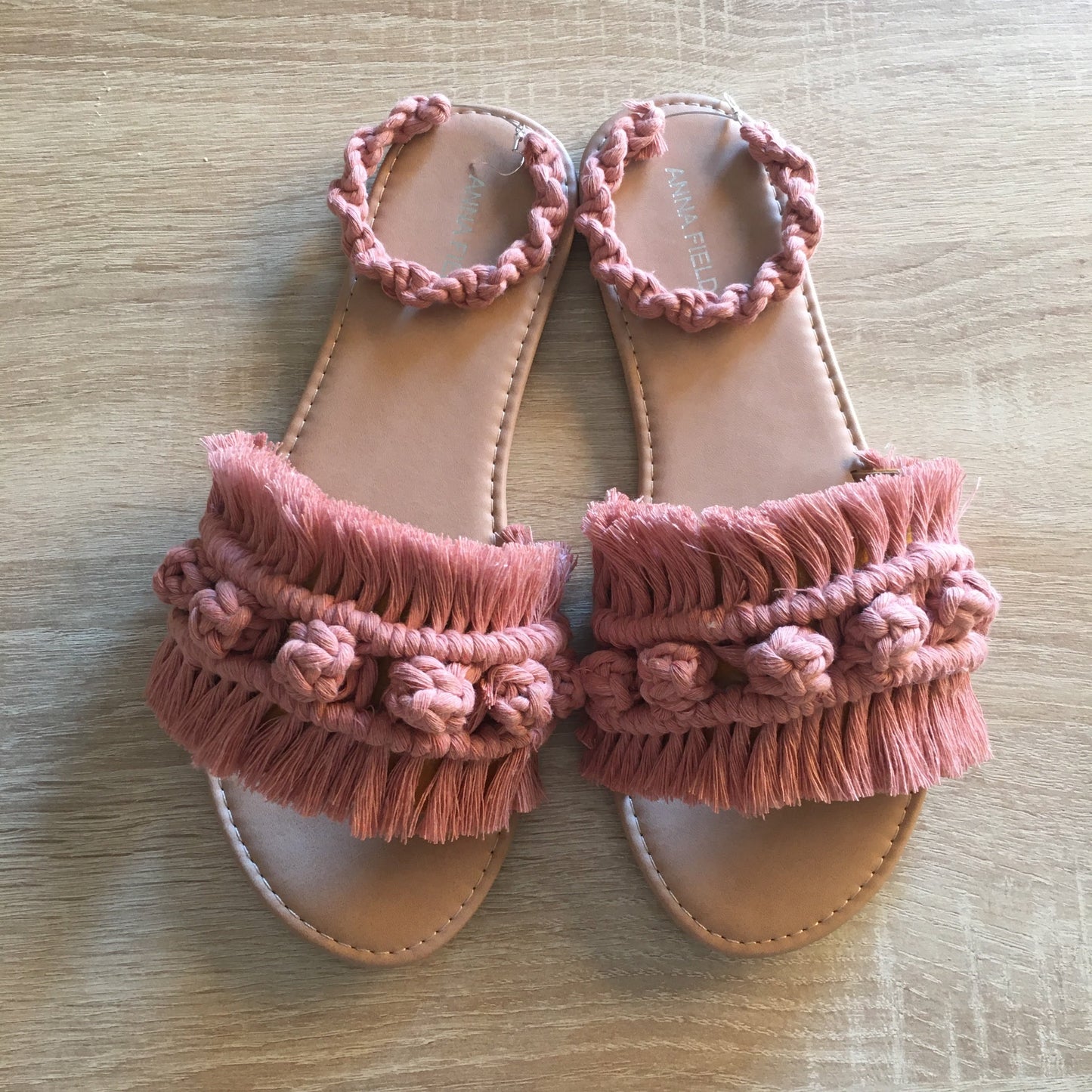 Macramé slipper