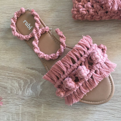 Macramé slipper