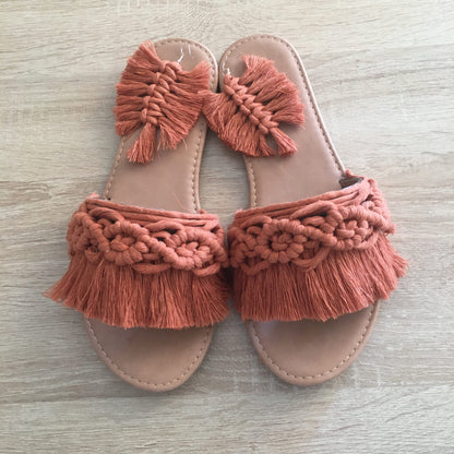 Macramé slipper