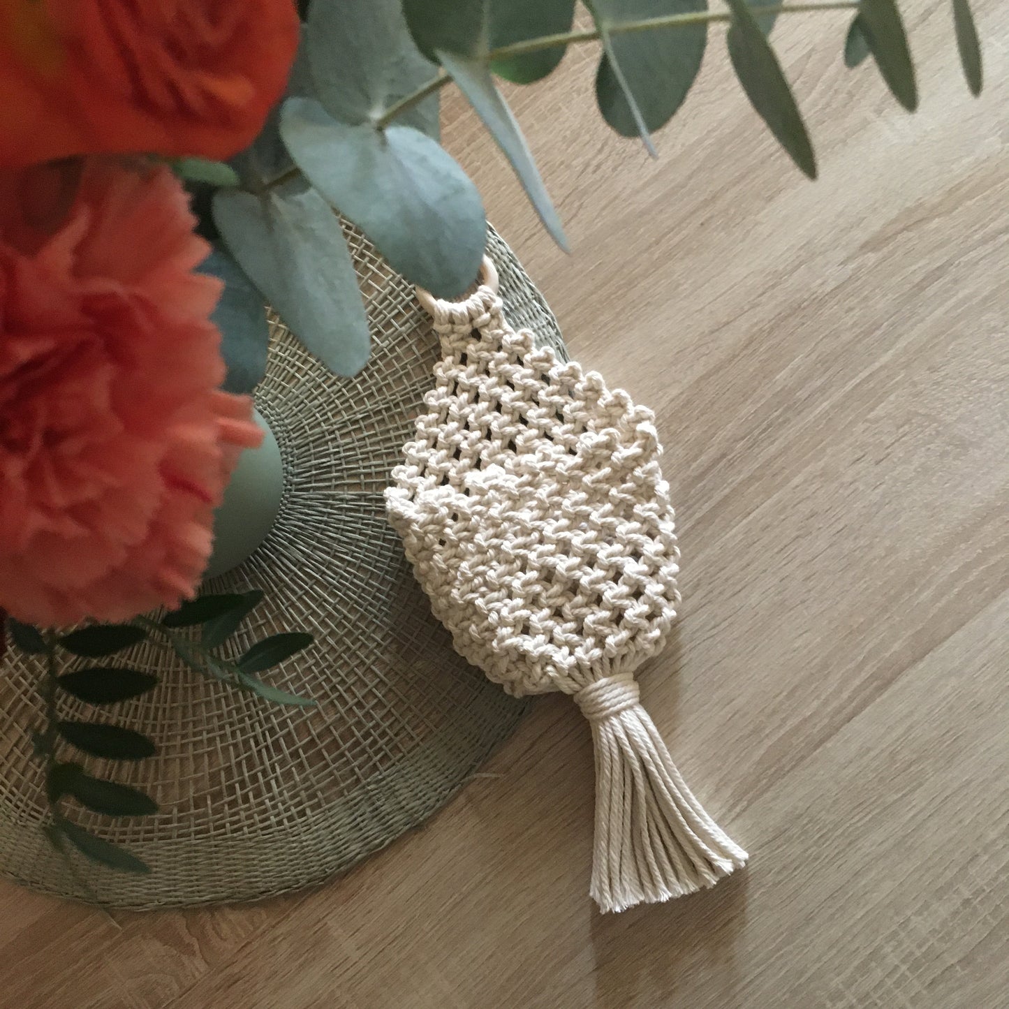 Macramé pods accessory pocket