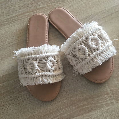 Macramé slipper