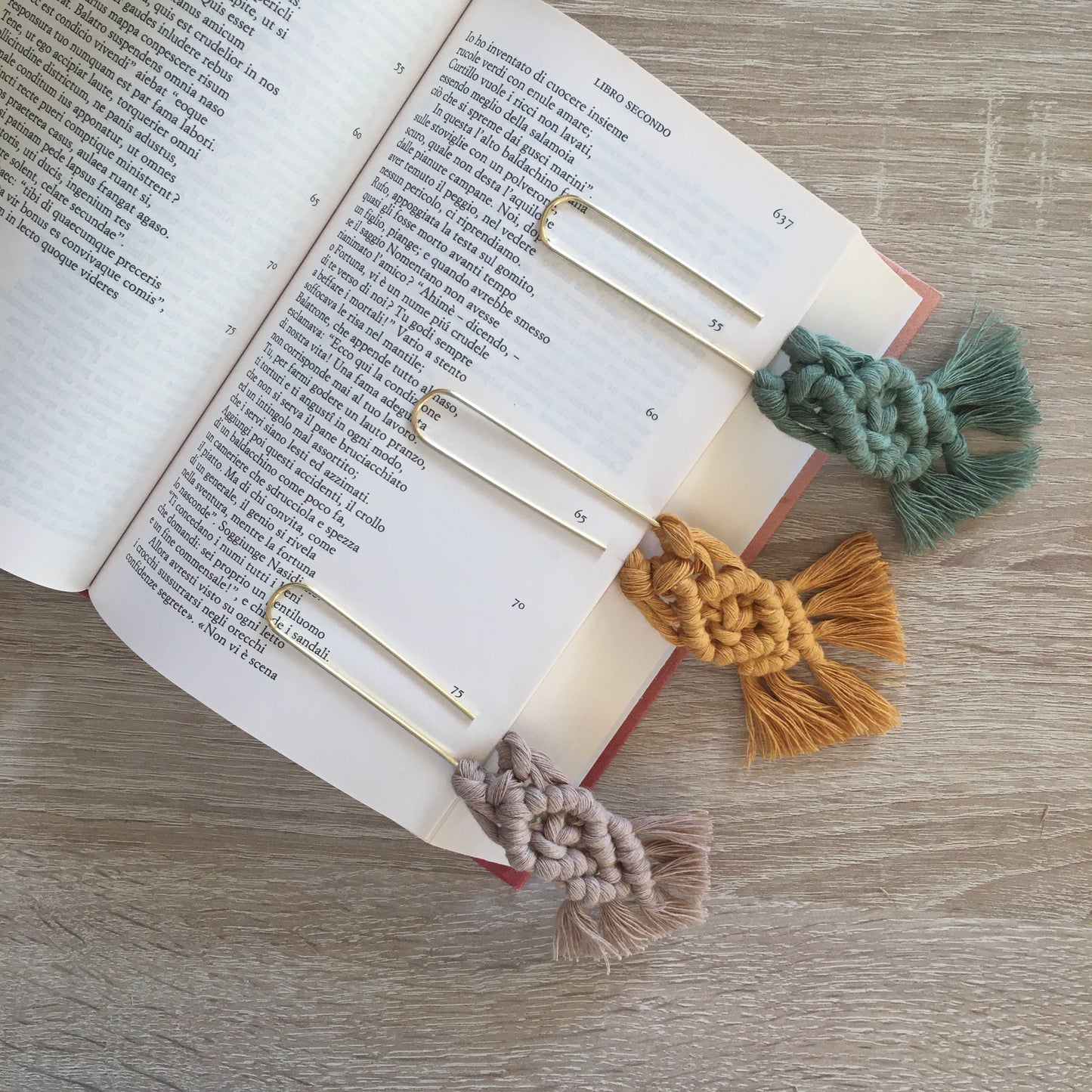 Macramé bookmark