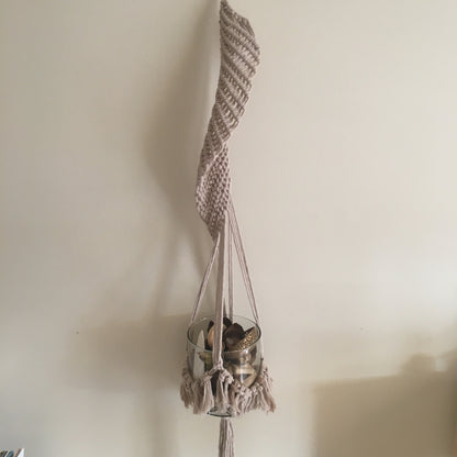 Macramé vase holder