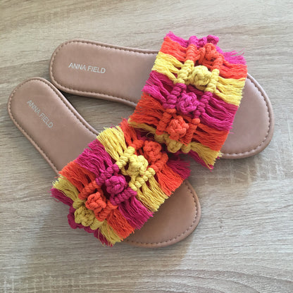 Macramé slipper