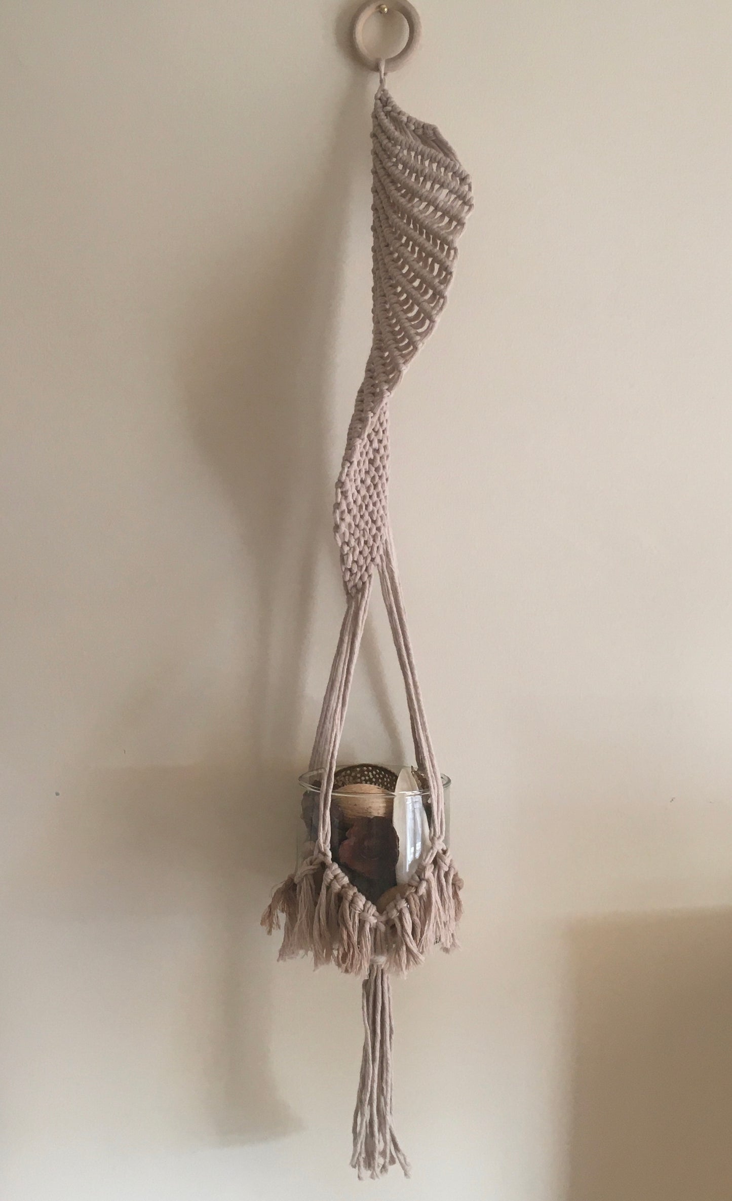 Macramé vase holder