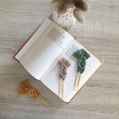 Macramé bookmark