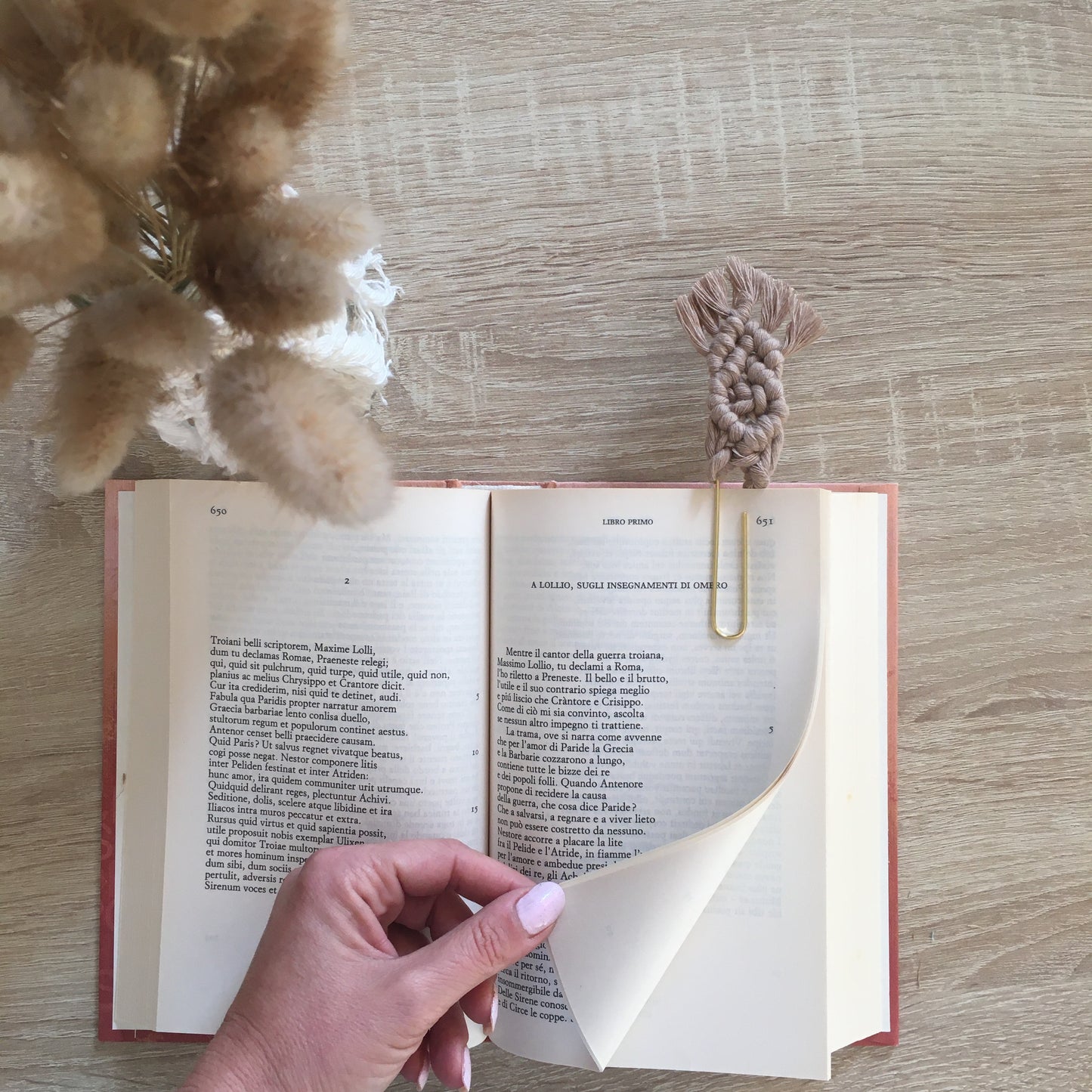 Macramé bookmark