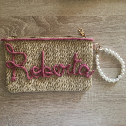 Pochette in paglia con nome in tricotin