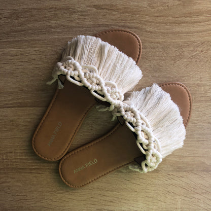 Macramé slipper