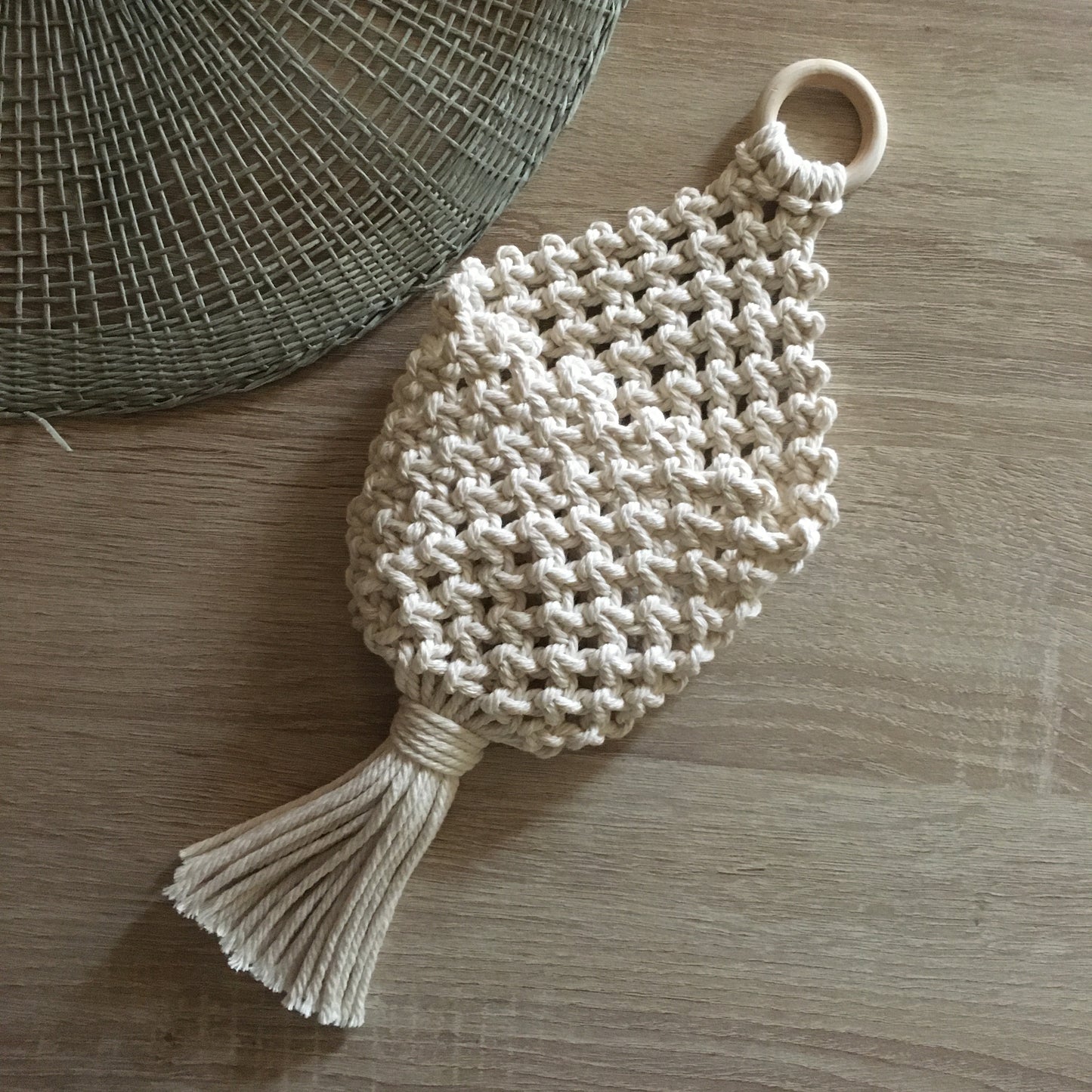 Macramé pods accessory pocket